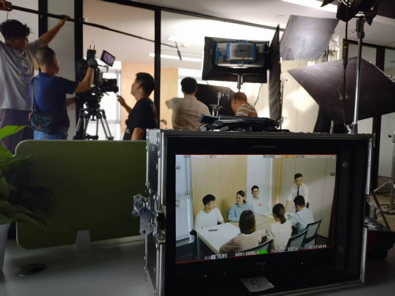 昌邑区TVC拍摄公司：科技产品视觉化大师，诠释未来感与功能美学